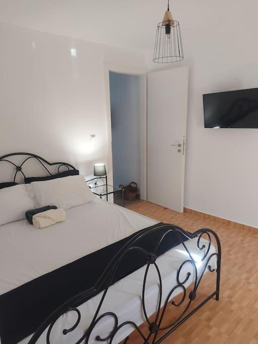 Houlia Home Διαμέρισμα Με Δωρεάν Χώρο Στάθμευσης Steniaí エクステリア 写真