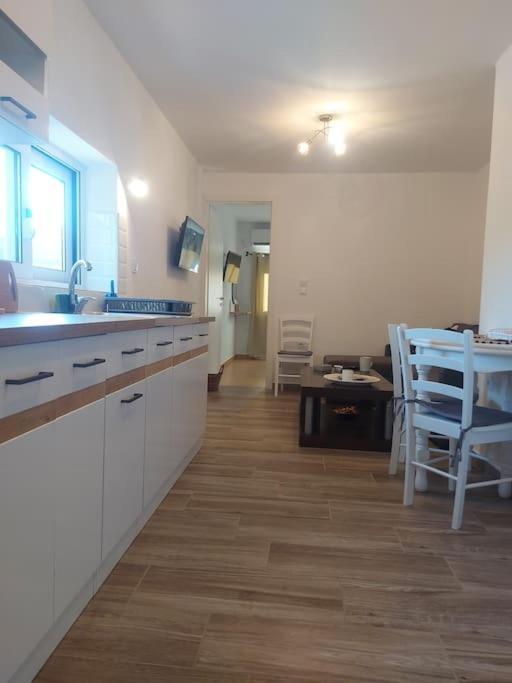Houlia Home Διαμέρισμα Με Δωρεάν Χώρο Στάθμευσης Steniaí エクステリア 写真