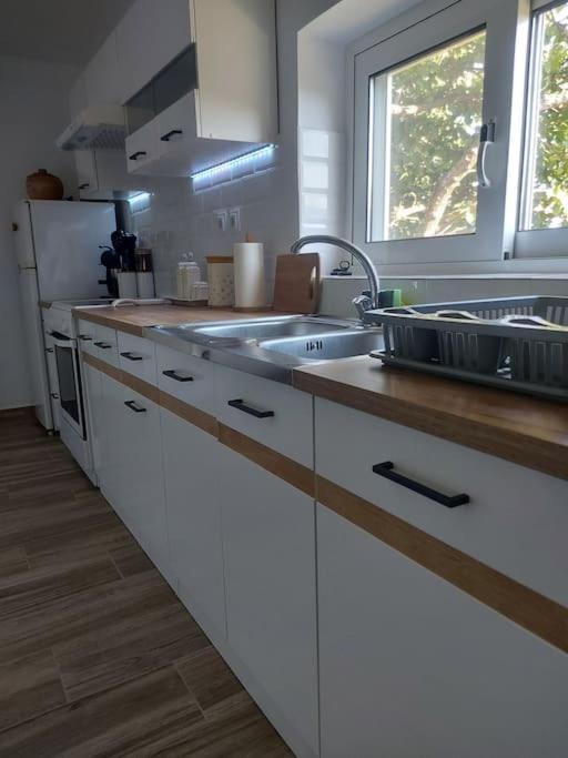 Houlia Home Διαμέρισμα Με Δωρεάν Χώρο Στάθμευσης Steniaí エクステリア 写真
